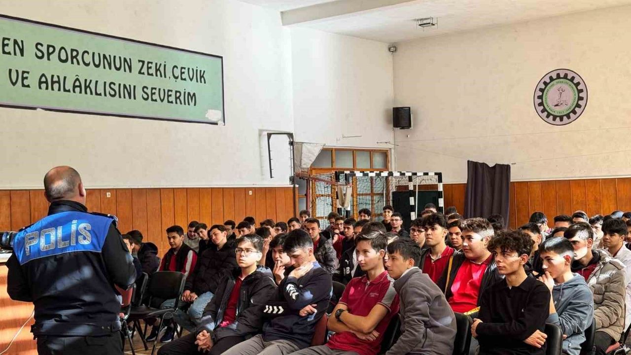 Afyonkarahisar’da Lise Öğrencilerine Güvenli İnternet ve Trafik Eğitimi