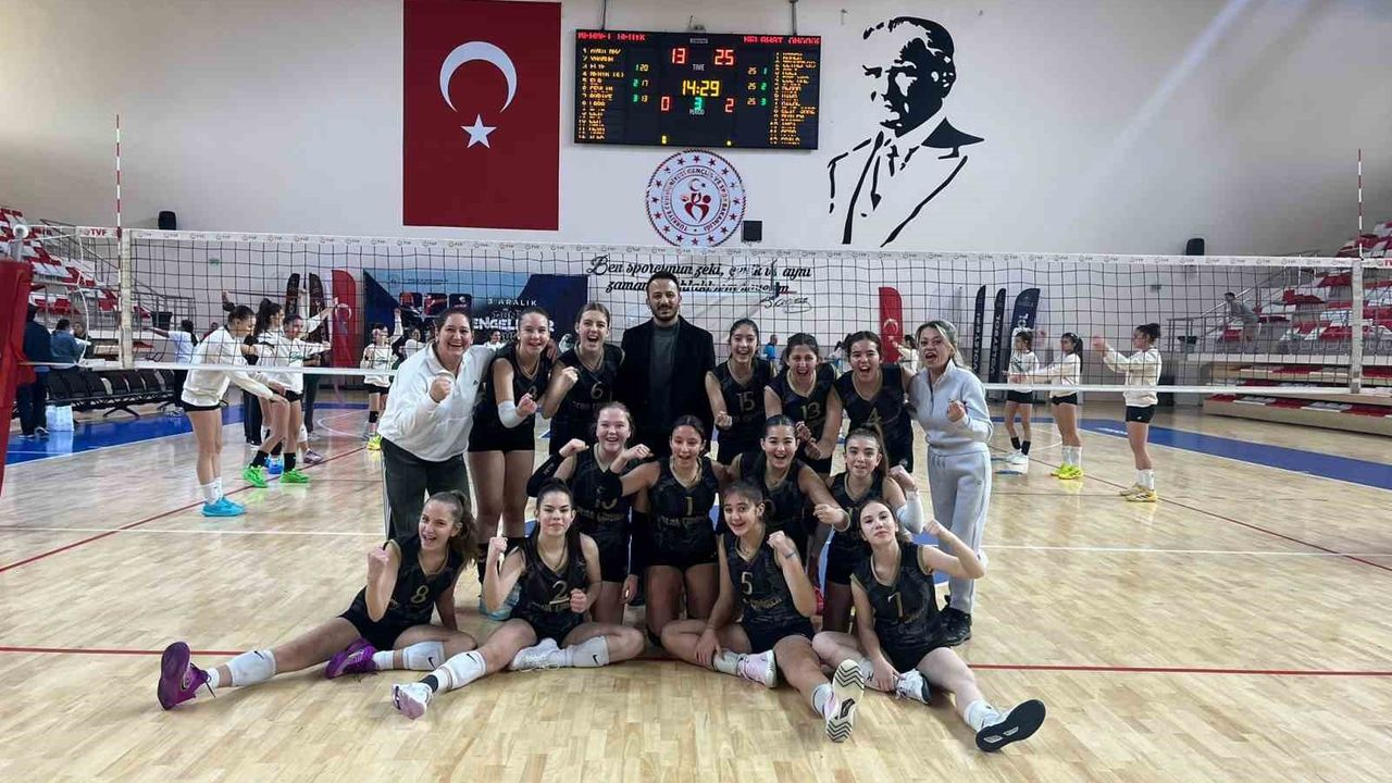 Melahat Ünügür Ortaokulu voleybolda final biletini aldı