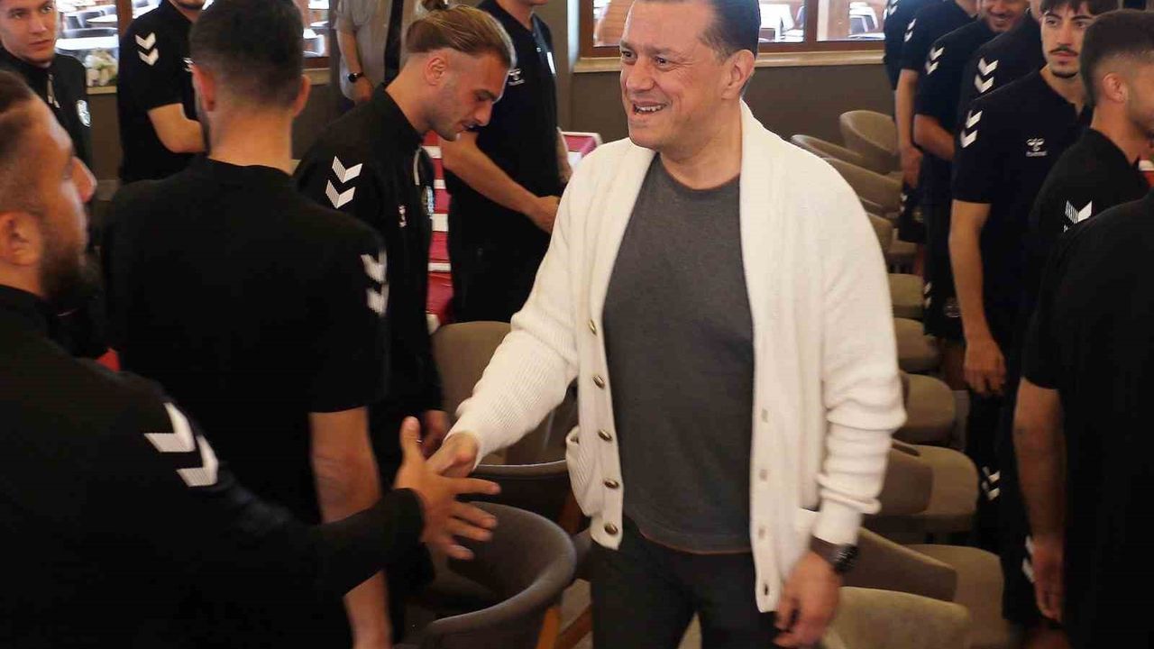 Milletvekili Hatipoğlu Eskişehirspor Oyuncularına Moral Verdi