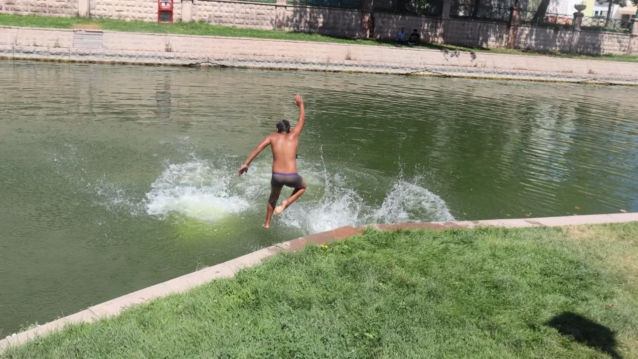 Eskişehir'de ‘Burası Adana’ Diyerek Porsuk Çayı’na Atladılar