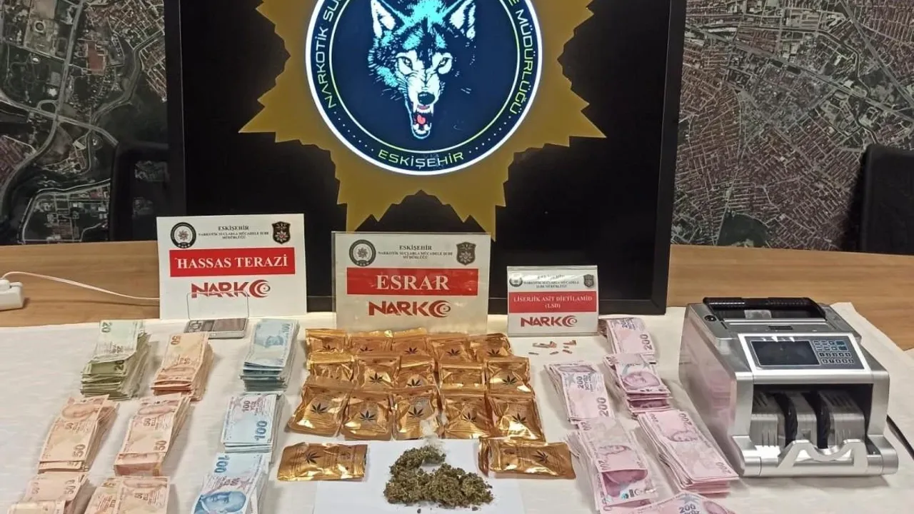 Eskişehir'de Torbacıların Evinden Çıkan Yüklü Para!