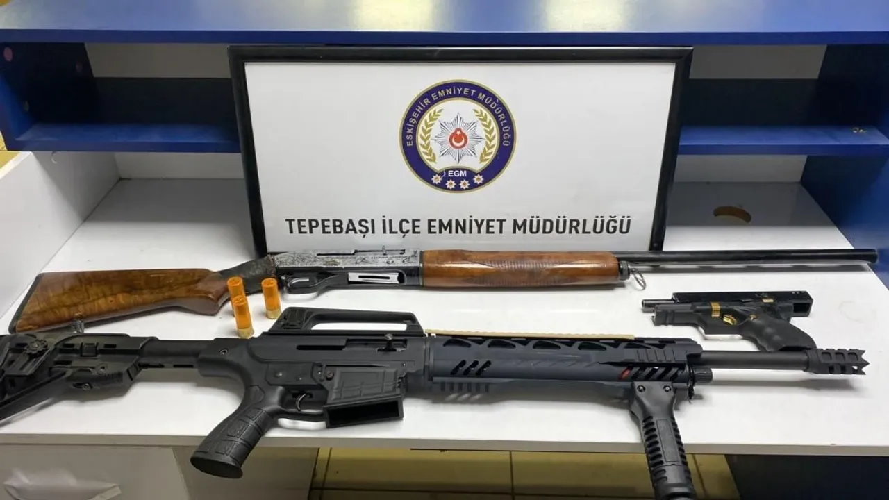 Eskişehir'de Polis Ekipleri 2 Tüfek 1 Tabanca Ele Geçirdi