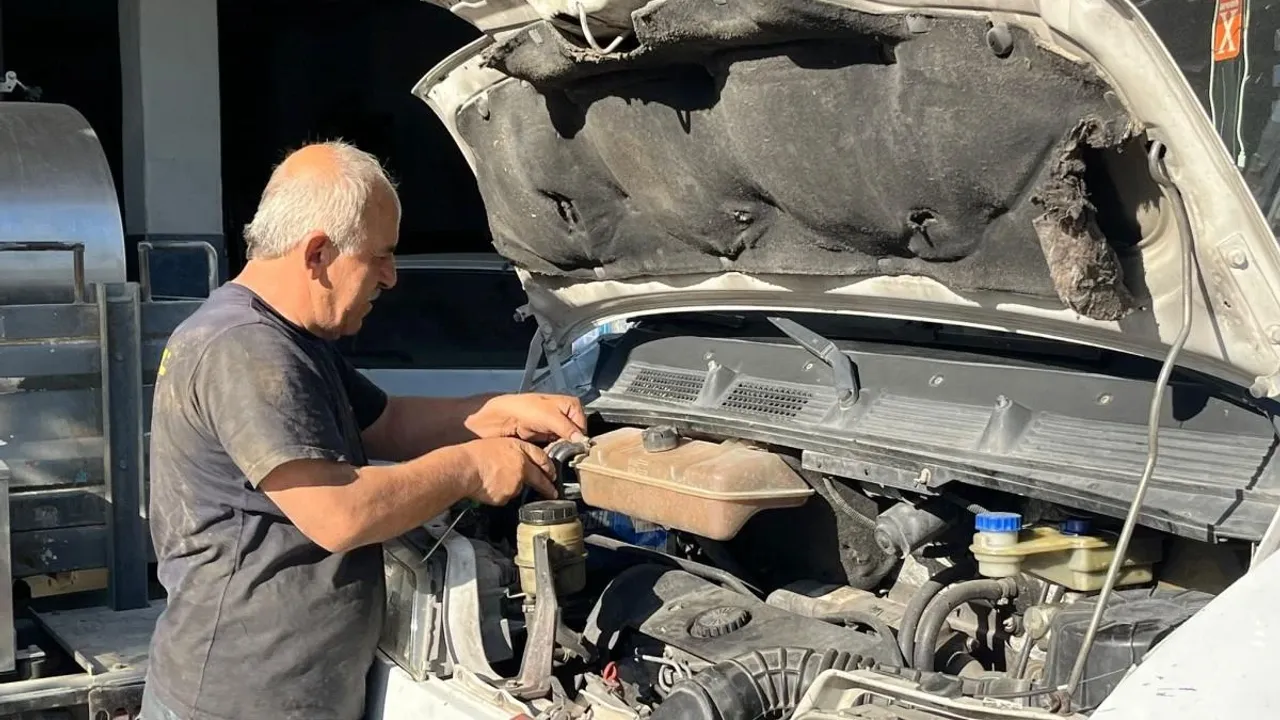 Eskişehir'de Sanayi Esnafı Sıcak Havada Zorlukla Çalışıyor!