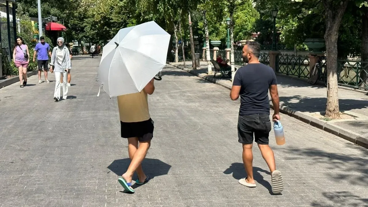 Eskişehir'de Güneşe Karşı Şemsiye Önlemi Sürüyor