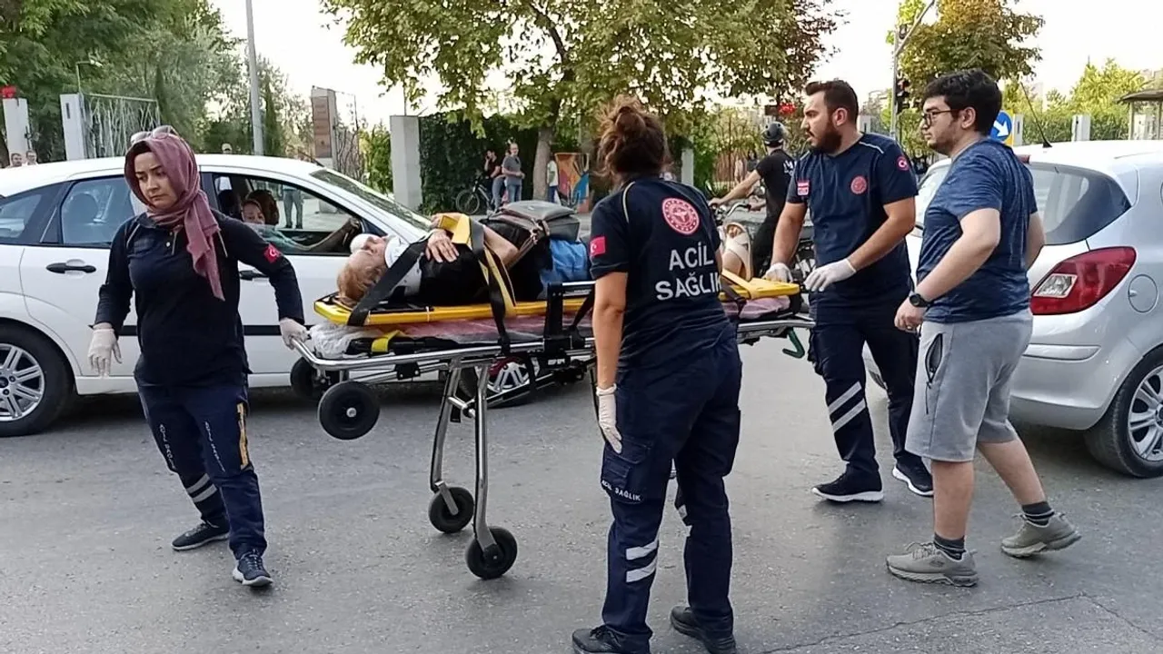 Eskişehir'de Bir Araç Karşıya Geçen Kadına Çarptı!