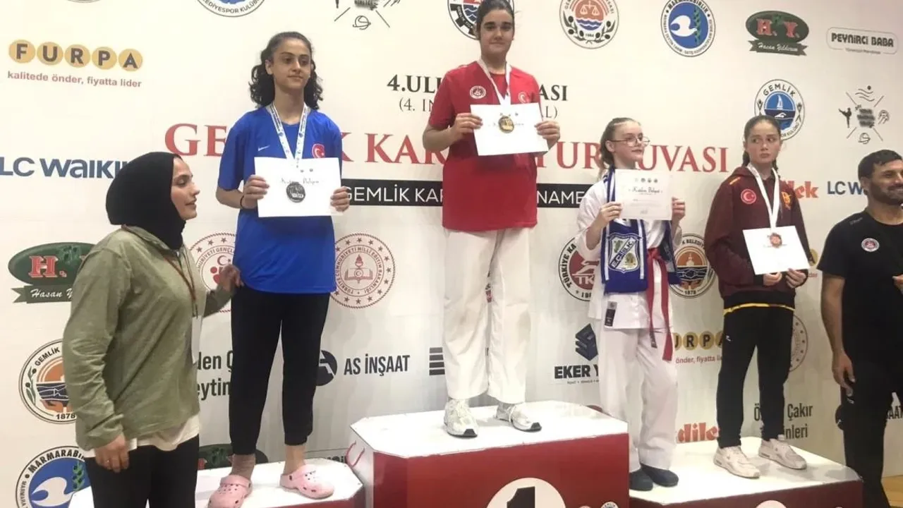 Eskişehirli Sporcular Turnuvada Dikkatleri Topladı