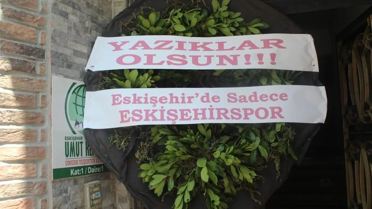 Eskişehirsporlu Taraftarlardan Başkan Tuna'ya Büyük Tepki!