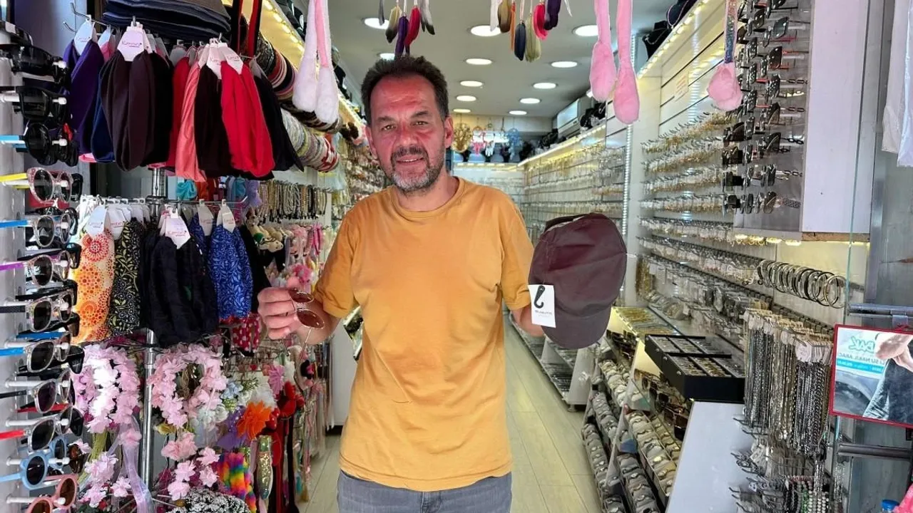 Eskişehir'de Sıcak Hava Sebebiyle Şapka Satışı Arttı