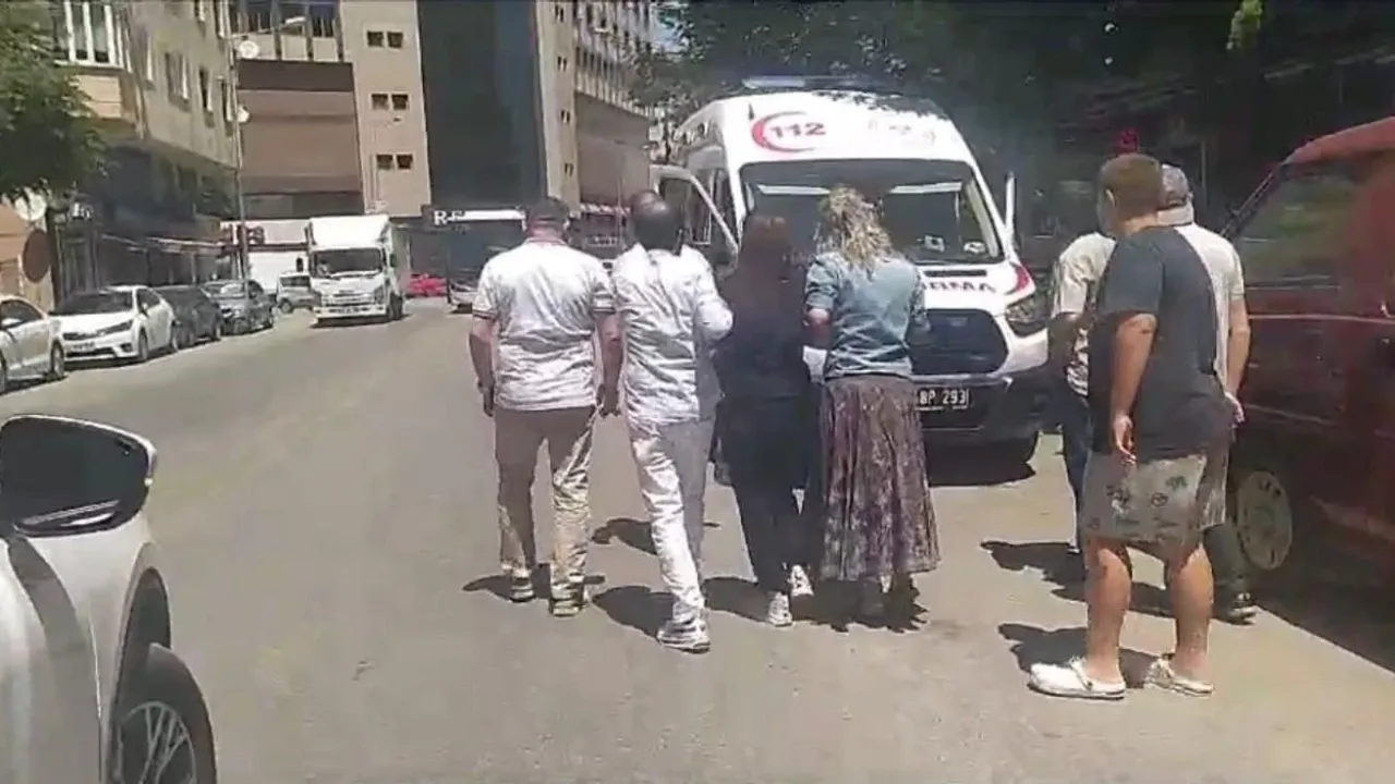 Eskişehir'de Otomobilin Çarptığı Kadın Hastaneye Kaldırıldı