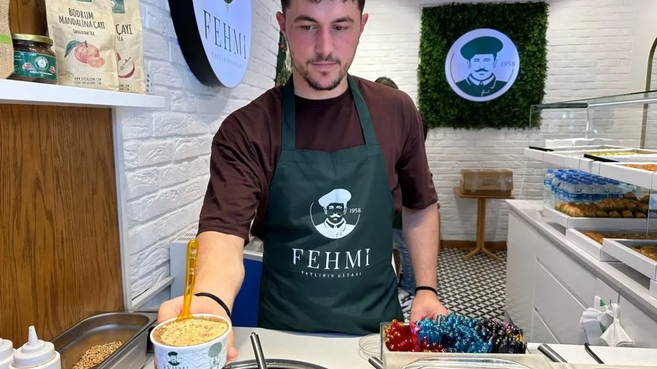 Eskişehir'de Vatandaşlar Dondurmalı Helva ile Serinliyor