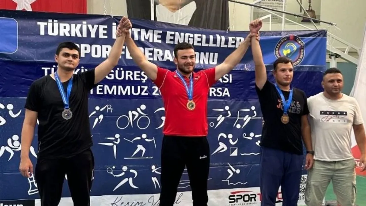 Eskişehirli İşitme Engelli Güreşçilerden 2 Madalya