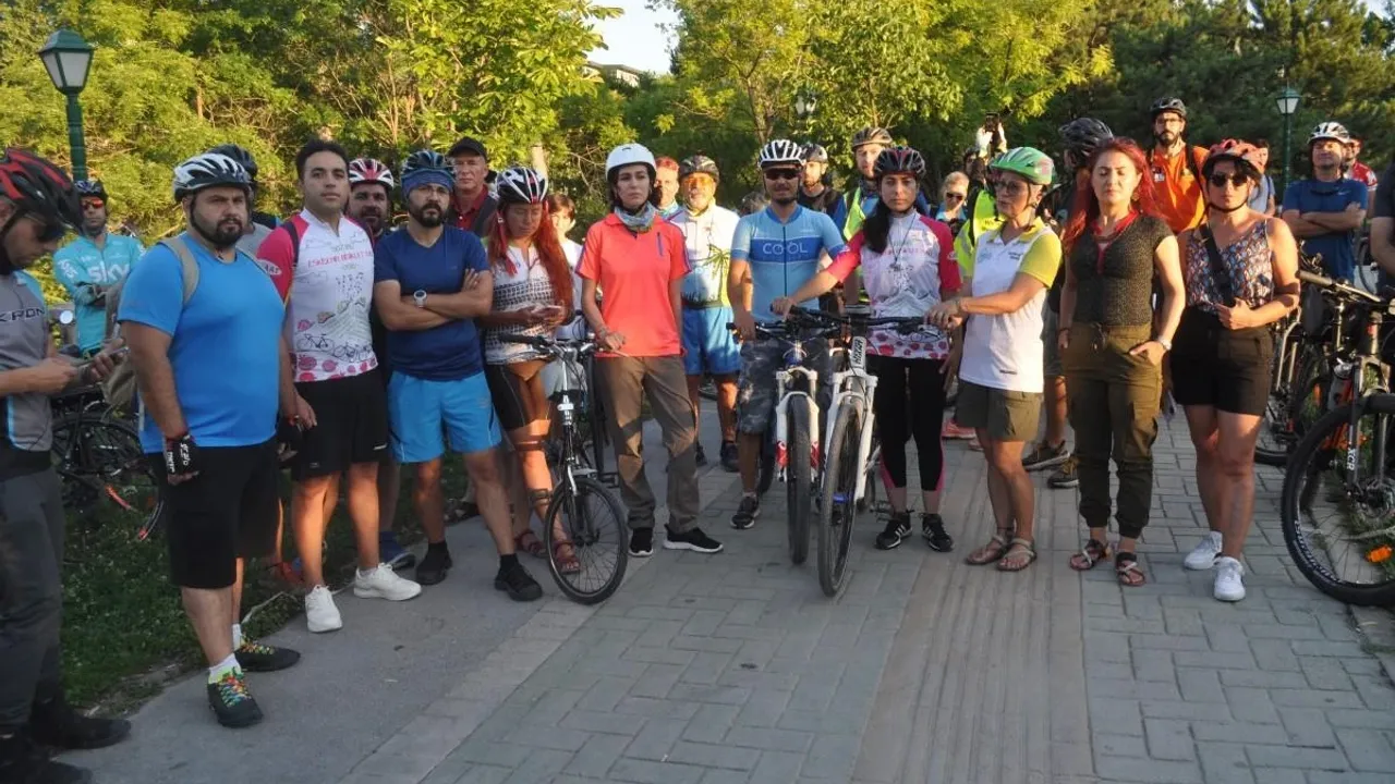 Eskişehir'de Otomobil Çarpmasıyla Ölen Bisikletli İçin Eylem