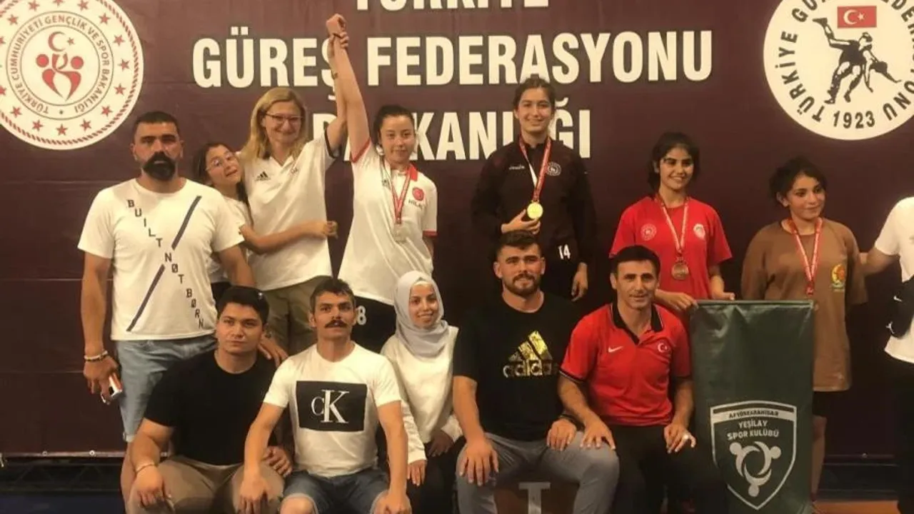 Eskişehirli Güreş Sporcusu Madalya Kazandı