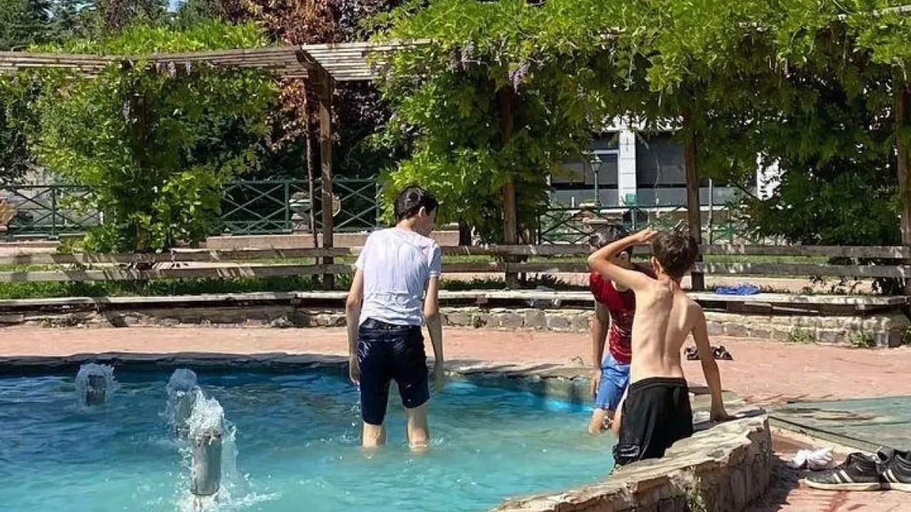 Eskişehir'de Serinlemek İsteyen Çocuklar Tehlikeye Atladı