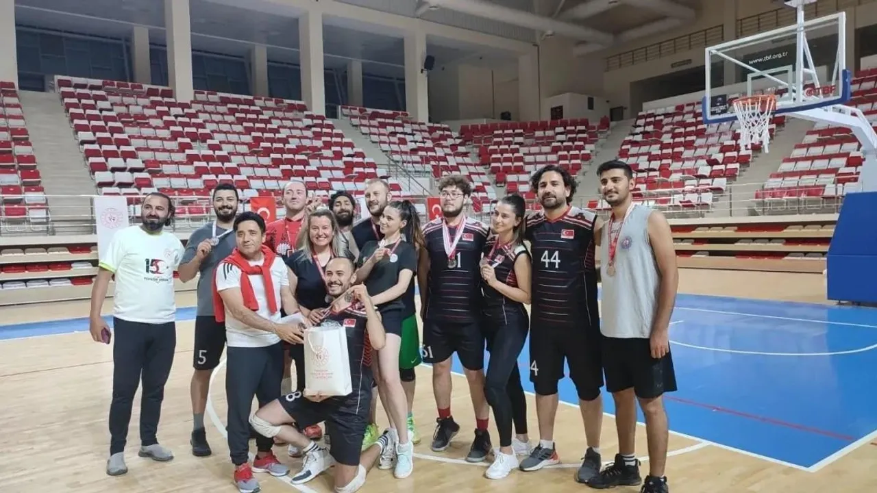 Eskişehir'de 15 Temmuz Anısına Voleybol Turnuvası
