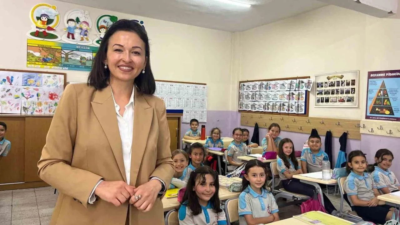 Minik eller Azerbaycan’daki kardeşlerine duydukları sevgilerini satırlara döktü