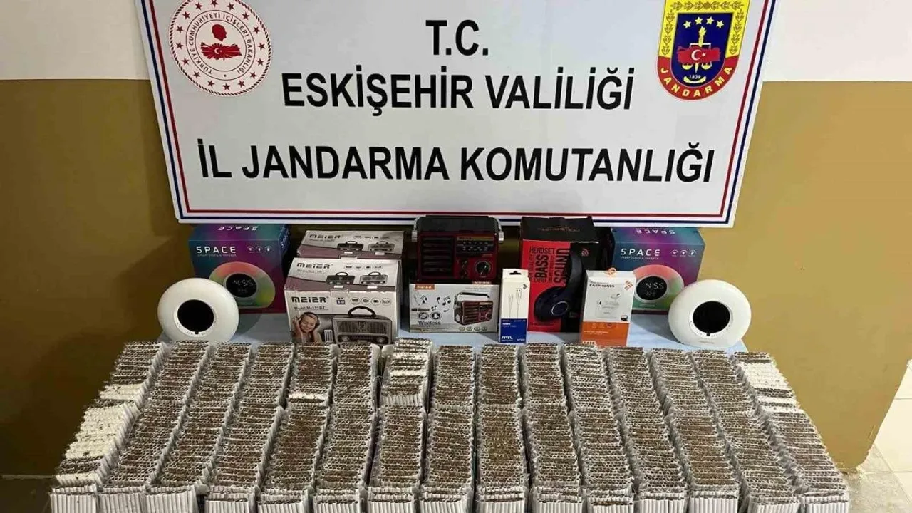 Sarıcakaya'da Kargoyla Kaçak Sigara Getiren Şahıs Yakalandı