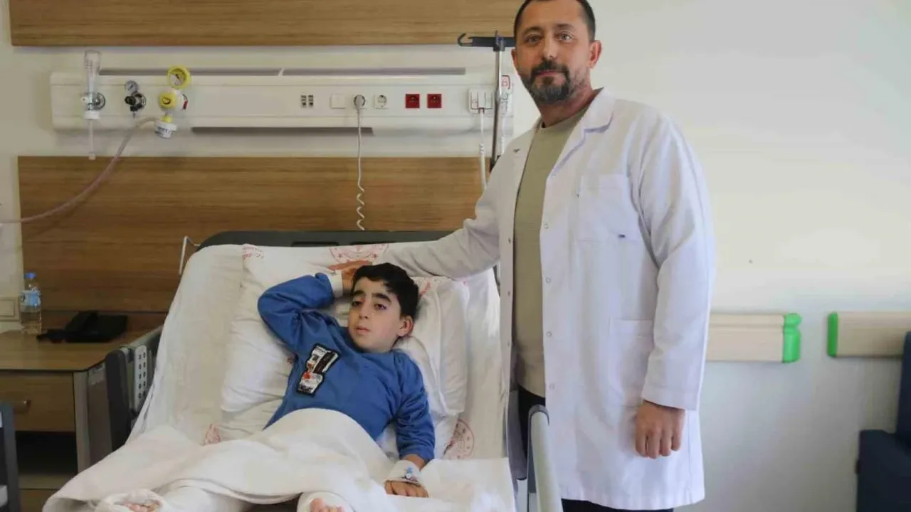 Eskişehir’de 8 Yaşındaki Eyüp Efe Ameliyat Sonrası Yürüyebilecek
