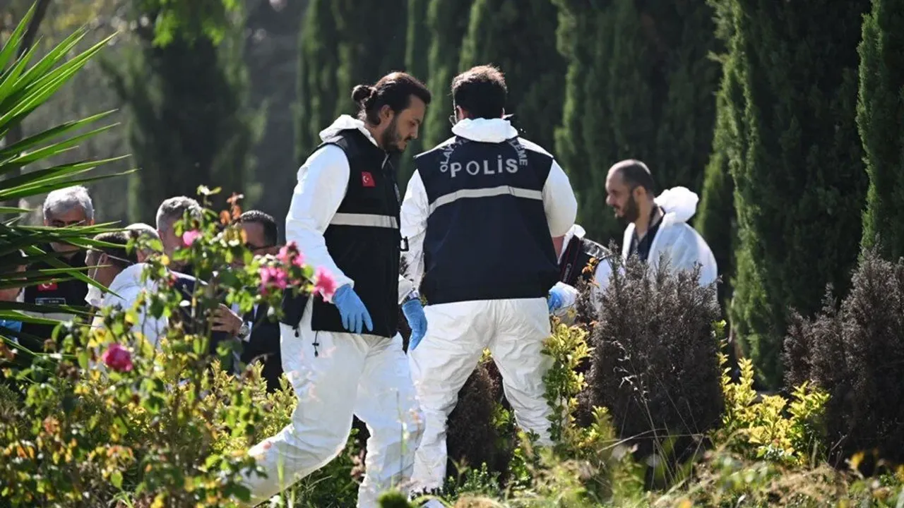 Cem Garipoğlu'nun Cenazesi Yeniden Karacaahmet Mezarlığı'na Defnedildi! 