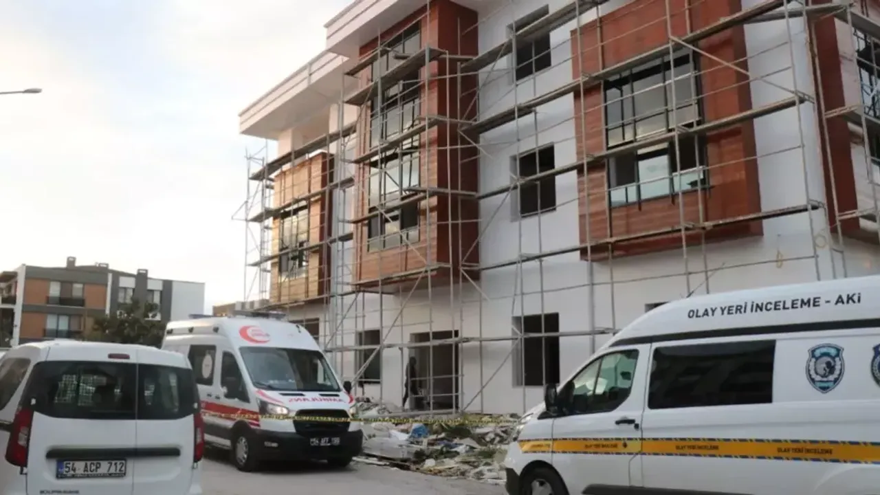 İnşaatta Üzerine Asansör Düşen 2 İşçi Feci Şekilde Can Verdi