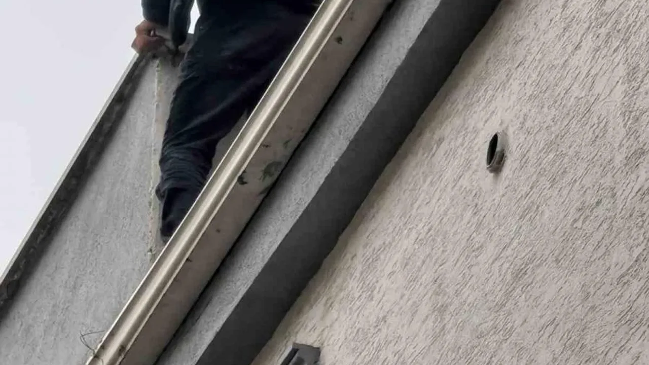 Karısını Kemerle Boğarak Öldürdü, Çatıya Çıkıp İntihar Etmek İstedi