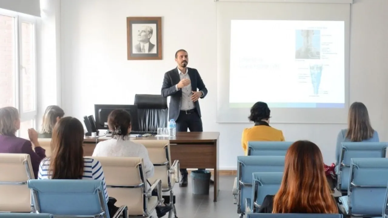 DİLKOM’da ’Akademisyenlere Yönelik Ses Sağlığı Çalıştayı’ Gerçekleştirildi