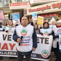 Emeklilerden İktidara Çağrı: “Seyyanen 20 Bin Lira Zam İstiyoruz”