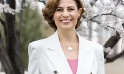 AYŞE ÜNLÜCE KİMDİR?