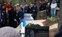 Unutulmaz 9 numara: Fethi Heper vefatının birinci yılında mezarı başında anıldı