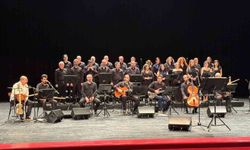 Hayattan Sesler Korosu’ndan Ayakta Alkışlanan Türkü Konseri