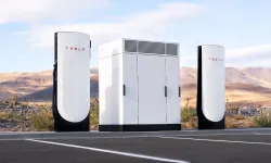 Tesla Türkiye’de enerji fırtınası estiriyor: Eskişehir Supercharger ile menzil korkusu tarihe gömüldü!