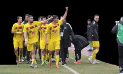 Eskişehirspor Deplasmanda Fırtına Gibi Esti: Uşak'ı 4-0'la Ezdi, Galibiyet Serisi 6 Maça Çıktı!