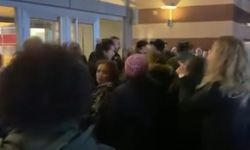 Kaos Kapıları Kilitledi: Konser Önünde Polisli Müdahale!