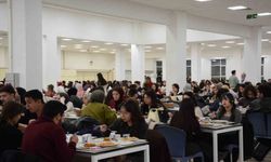 Anadolu Üniversitesi’nde Öğrenciler Kadir Gecesi’nde Aynı Sofrada