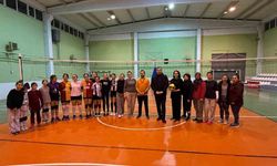 Beylikova'da Anne ve Kızlar Aynı Sahada Buluştu