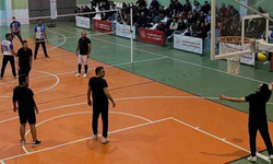 Beylikova'da Voleybol Turnuvasında Mücadele Başladı