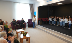 Çocuklar, Büyüklere Sevgi Dolu Gösteri Gerçekleştirdi