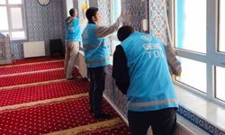 Eskişehir'de Öğrenciler Camiyi Temizledi