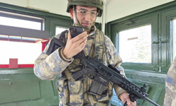 Komutandan Askerine Anlamlı Bayram Sürprizi