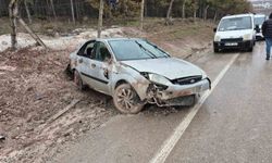 Seyitgazi Yolu’nda Korkutan Kaza: Araç Hurdaya Döndü