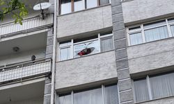 Fırtınada Kırılan Cam Vatandaşın Üzerine Düştü