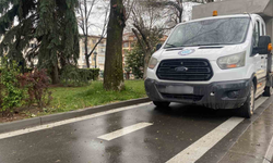 Belediye Araçları Bisiklet Yolunu Kapattı