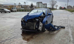 Dur Levhasına Uymayan Araç Çöp Kamyonuna Çarptı