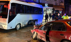 Eskişehir’de Otomobil Minibüse Çarptı: 1 Yaralı