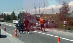 Eskişehir’de Şerit Aracına Çarpan Otomobil Hasar Aldı