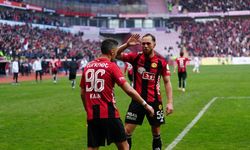 Eskişehirspor İlk Yarıya Hızlı Başladı: Goller Peş Peşe Geldi