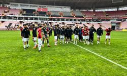 Kırmızı Şimşekler Sezonu Şanına Yakışır Bitirdi: Sahne Akın Akman’ın!