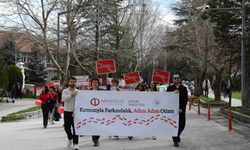 Kampüste Otizm İçin Kırmızı Yürüyüş