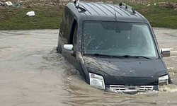 Kaybolan sürücü çayda kurtarıldı
