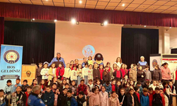 Minikler, Polislere Anlamlı Ziyaret Gerçekleştirdi